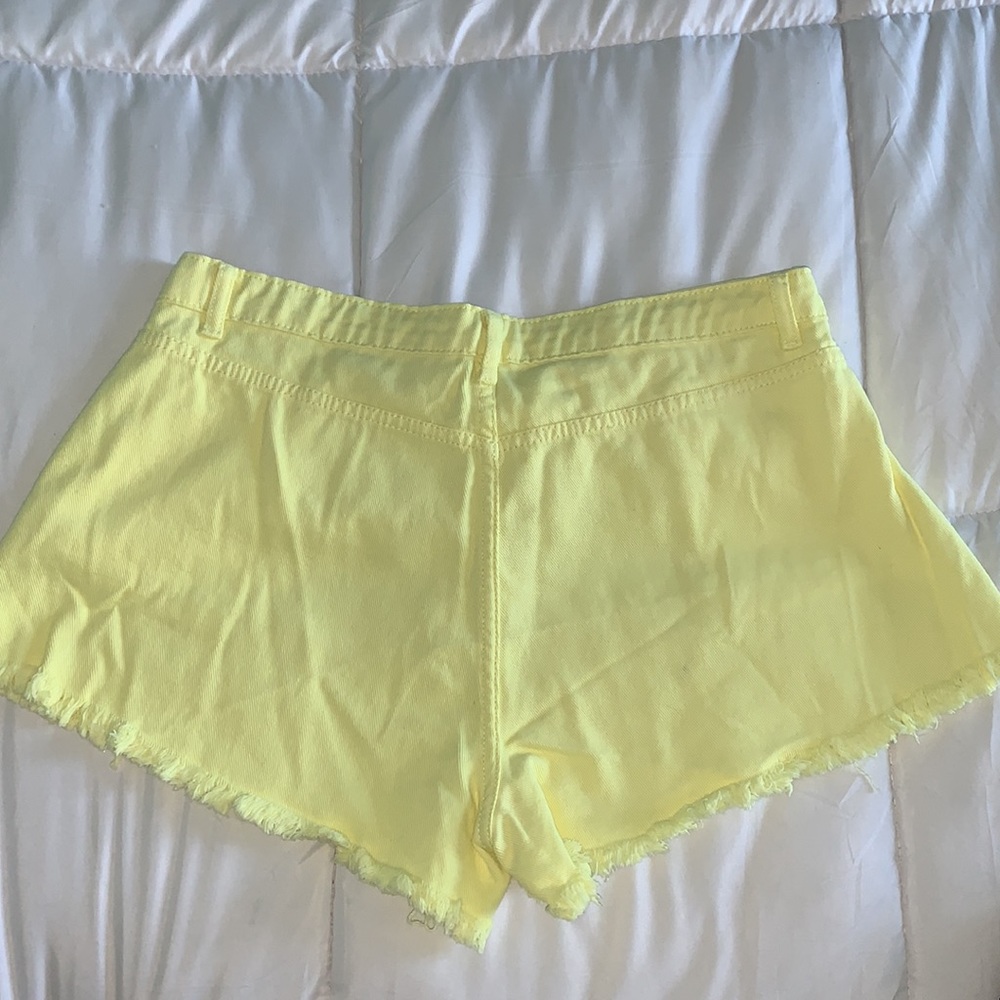 Yellow high Rise shorts - Picture 2 of 2